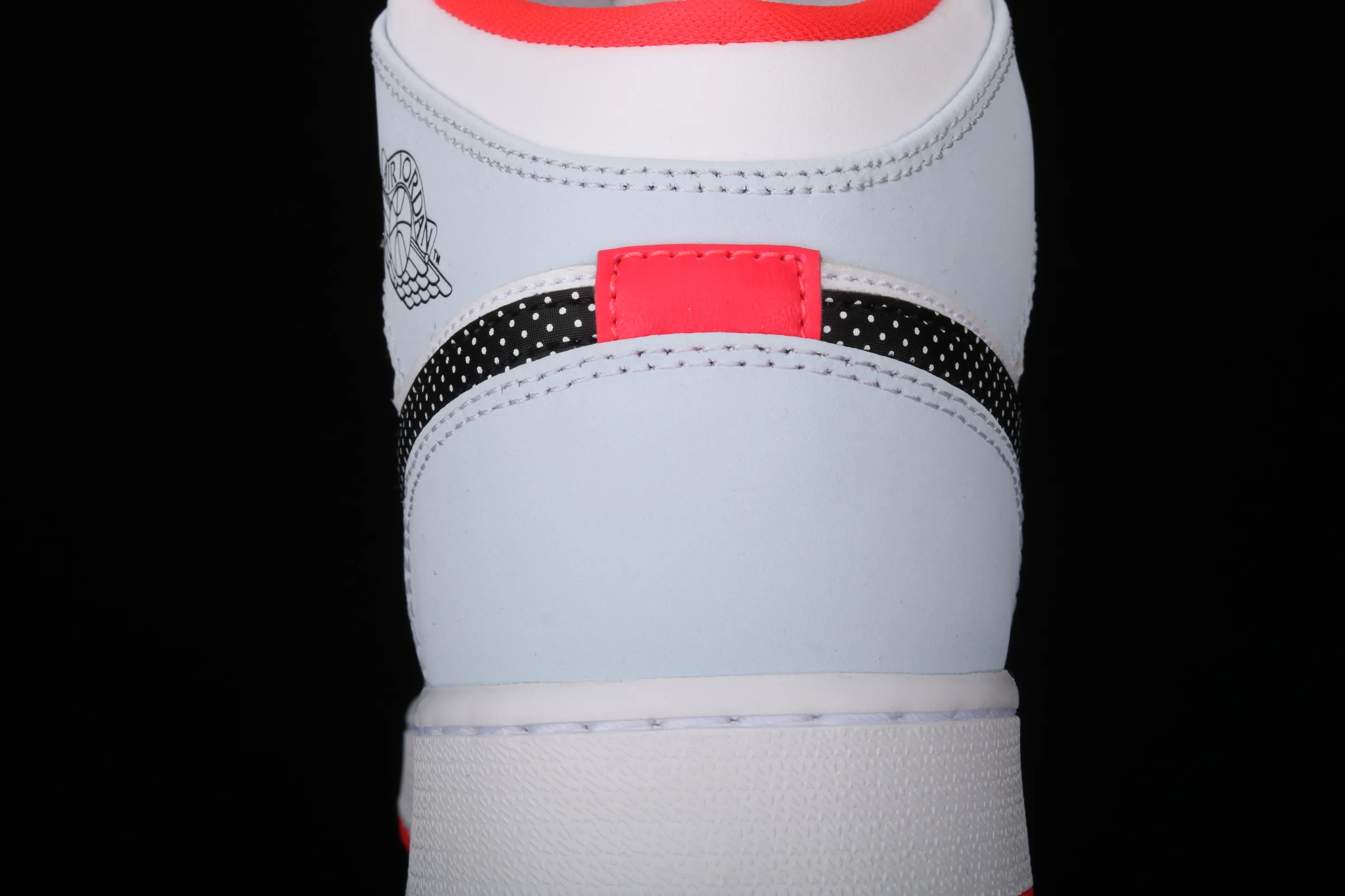 All categories Air Jordan Jordan series basketball shoes Air Jordan 1 Mid Air Jordan 1 Mid AJ1 Joe 1 snowflake ice blue color mid-top basketball shoes 555112-400